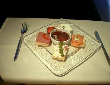 飛機上也有美食！看看各航空公司飛機餐