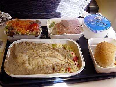 飛機(jī)上也有美食！看看各航空公司飛機(jī)餐