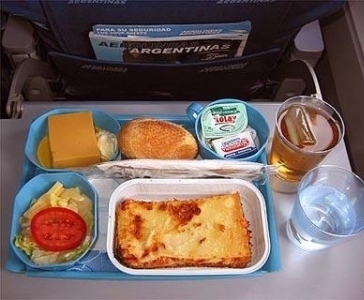 飛機上也有美食！看看各航空公司飛機餐