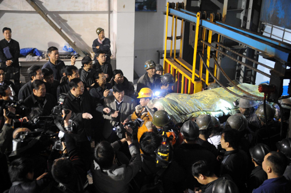 義馬“11·3”礦難被困礦工陸續升井