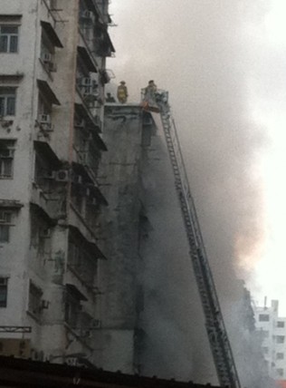 香港旺角花園街大火撲滅 9人死亡30人受傷
