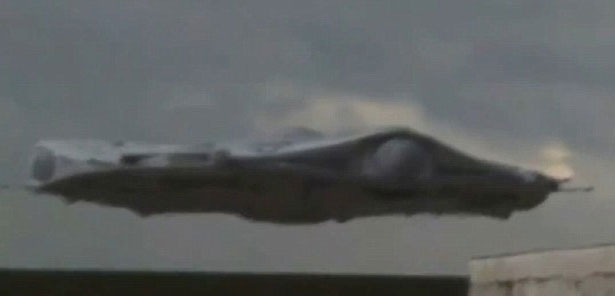 “UFO”降臨美國工業(yè)園視頻爆紅 網友質疑