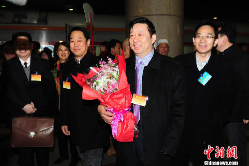 首批京外全國政協(xié)委員乘火車抵京