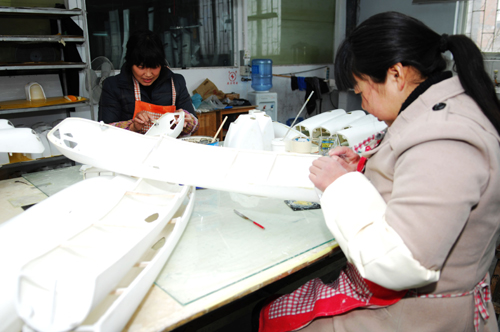 河南唐河:留守婦女家門口再就業
