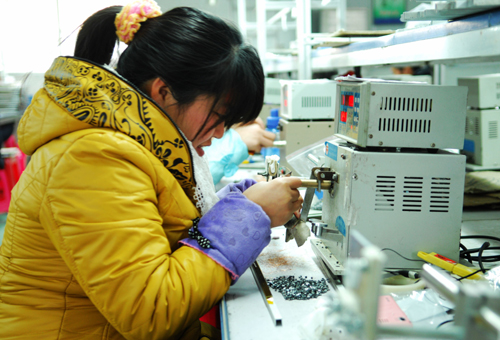河南唐河:留守婦女家門口再就業