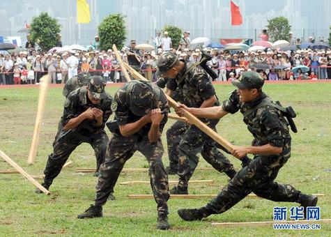 駐港部隊開放軍營與市民共慶“五一”