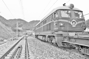 龍廈鐵路建設前后2014天 共有21座隧道55座橋梁