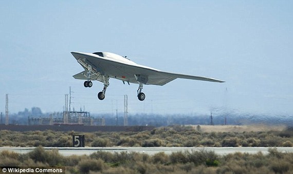 美高速公路現(xiàn)疑似UFO 被空軍運(yùn)走