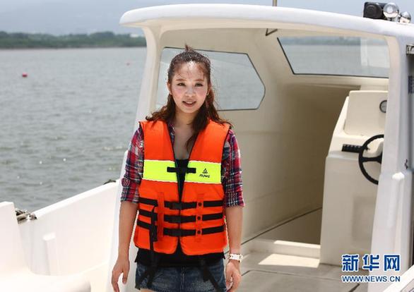 尋找不同就業路 臺灣大二女生立志開游艇
