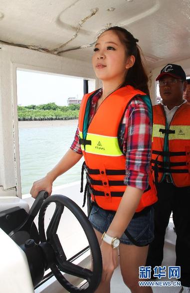 尋找不同就業路 臺灣大二女生立志開游艇