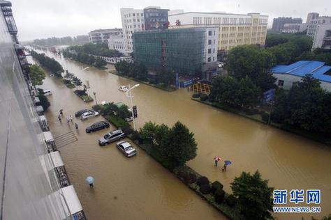 南方遭暴雨襲擊 城區可“看海”