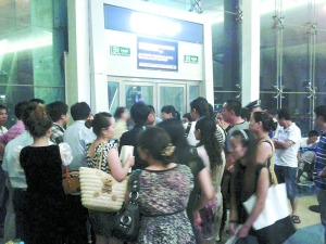 機(jī)長甩下91名因不滿賠償額度未登機(jī)乘客起飛
