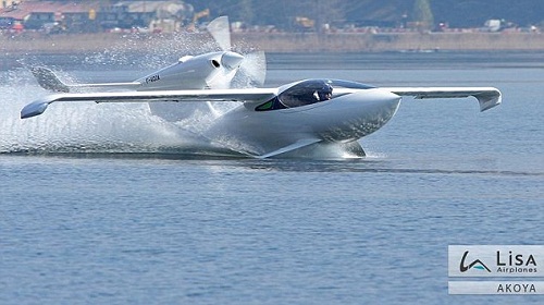 法國航空公司推出三棲飛機(jī) 能滑水雪可折疊