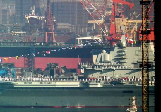 中國首艘航空母艦“遼寧”號正式交接入列