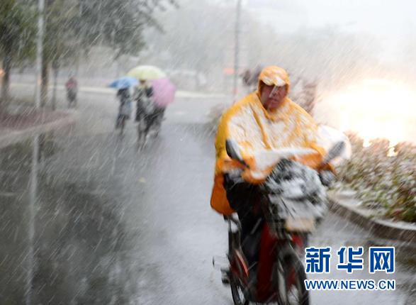 北京延慶遭遇52年來最大降雪 全縣全力抗雪救災