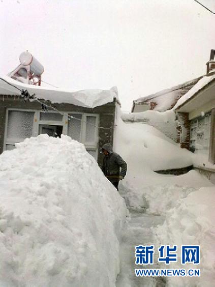 北京延慶遭遇52年來最大降雪 全縣全力抗雪救災