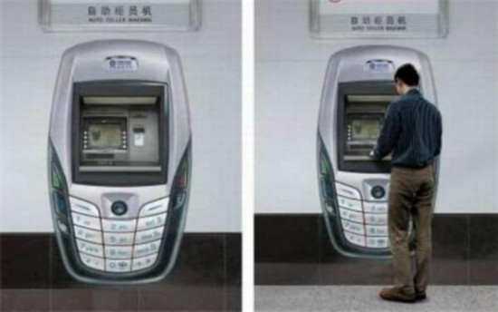 看看ATM機前的囧人囧事