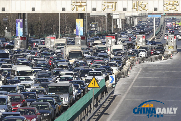 北京元旦假期返京高峰現(xiàn)堵車長龍