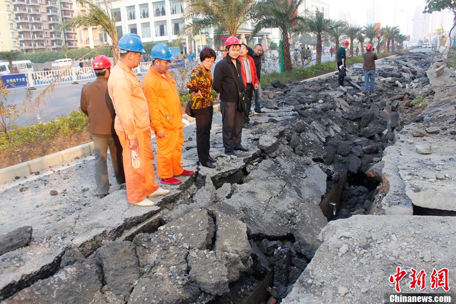 廣西北海地下管道發生爆炸 掀翻80米路面