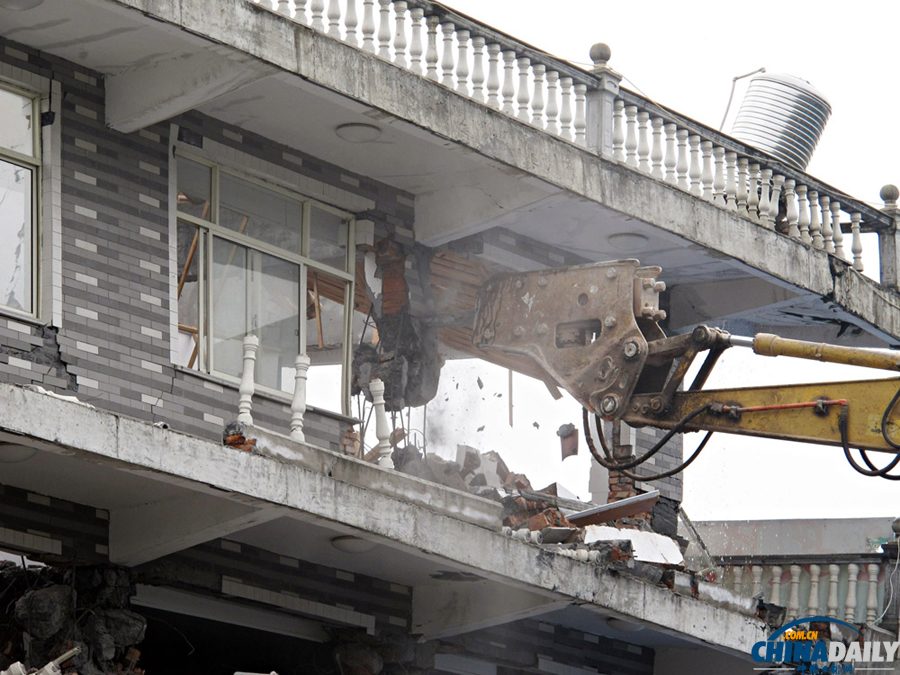 浙江溫嶺建在橋中央“最牛樓房”被拆除