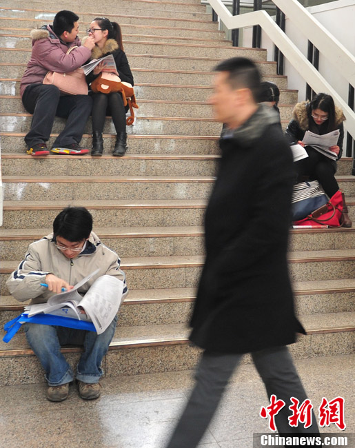 北京春季招聘會上的求職者百態
