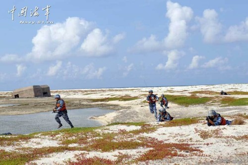 南海艦隊立體奪島：陸戰隊機降成功