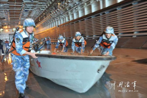 南海艦隊(duì)立體奪島：陸戰(zhàn)隊(duì)機(jī)降成功