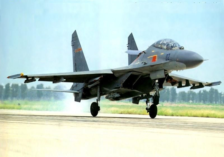 高清組圖：中國空軍蘇-27UBK型戰(zhàn)斗教練機