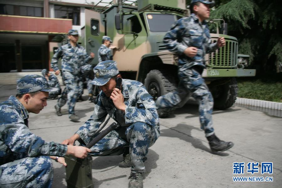 軍隊、消防、醫療等部門迅速馳援雅安受災區