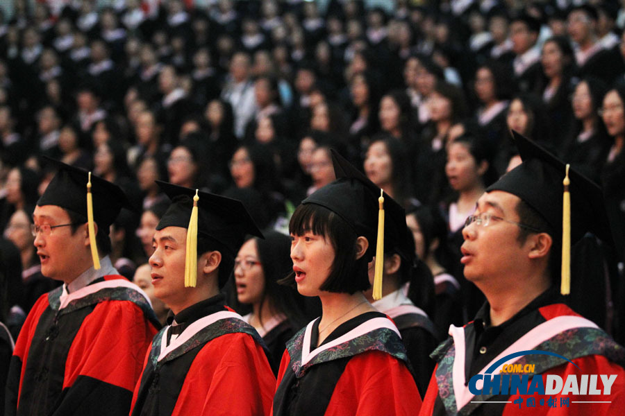 現(xiàn)場直擊：對外經貿大學舉行2013屆畢業(yè)典禮