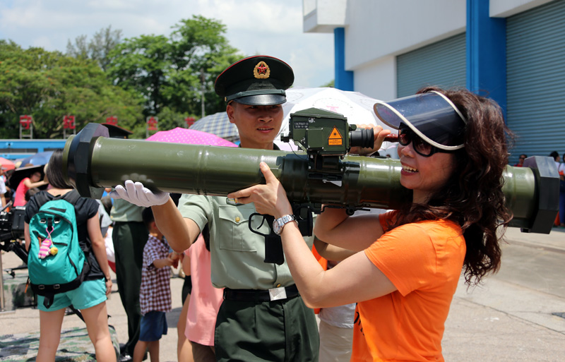 高清：駐港部隊舉行“軍營開放日”活動