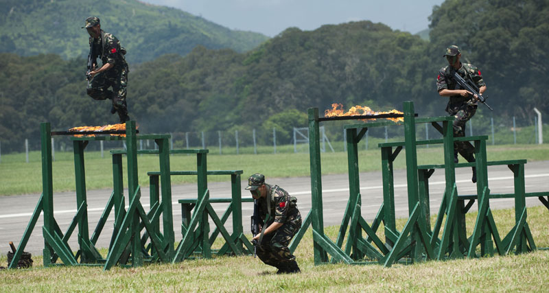 高清：駐港部隊(duì)舉行“軍營(yíng)開放日”活動(dòng)