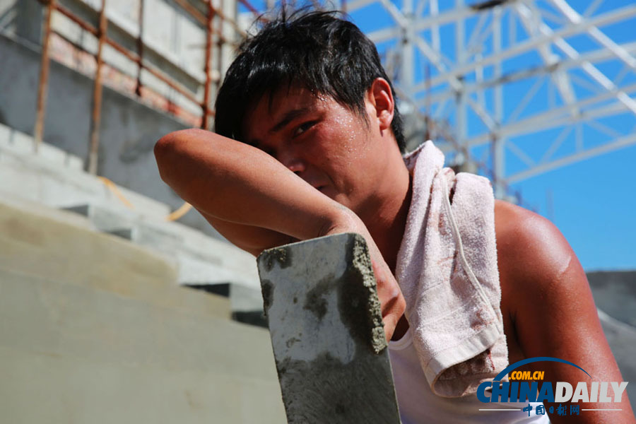 江西九江：烈日下的建設(shè)者