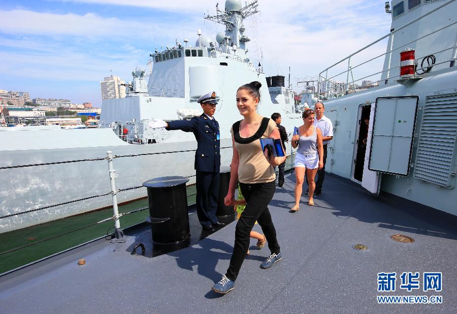 中國(guó)海軍參演軍艦向俄羅斯民眾開放