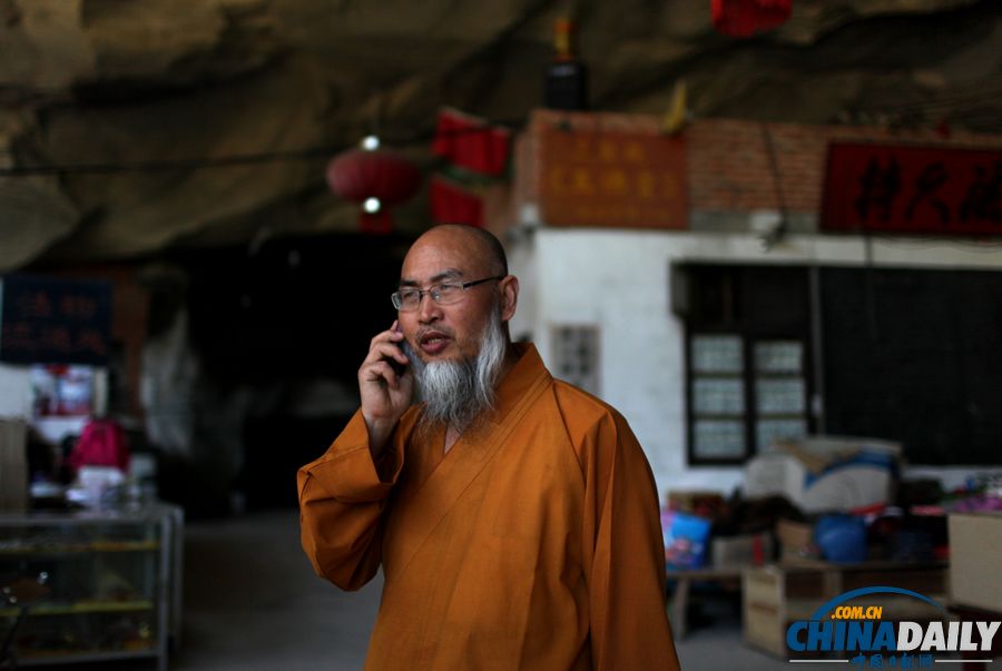 高清：臺(tái)州慈恩寺推出短期出家超千人報(bào)名 住持稱壓力大