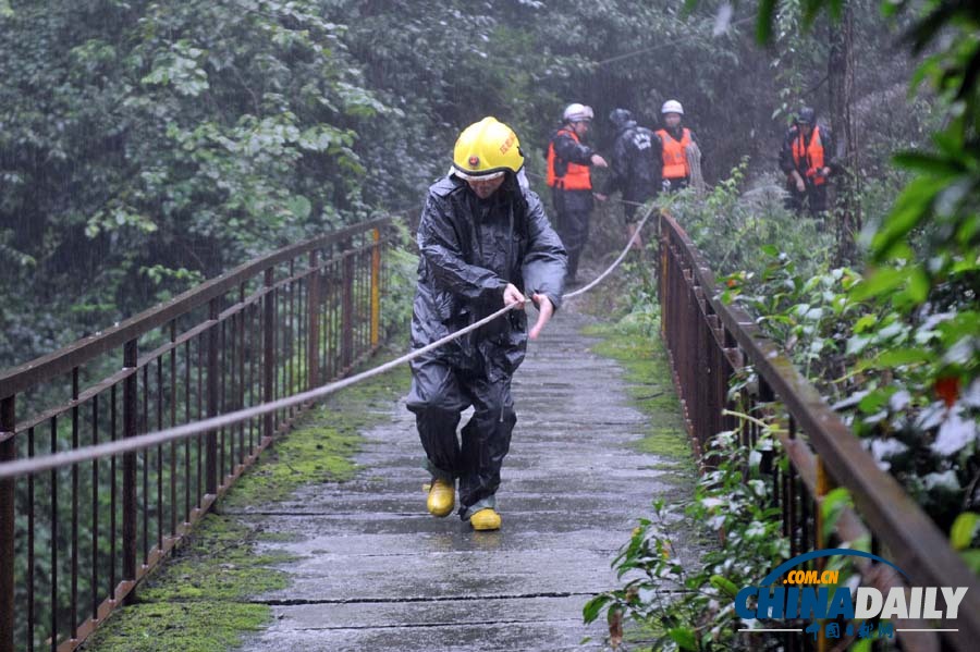 高清直擊：都江堰特大型高位山體滑坡 已確認2人死亡