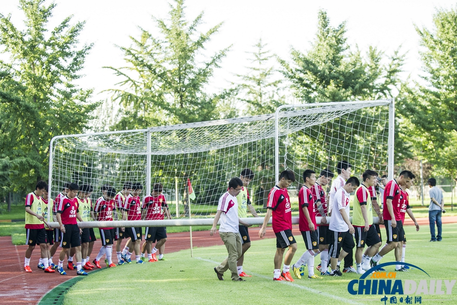 代理主帥傅博首次率國足訓練 備戰東亞杯