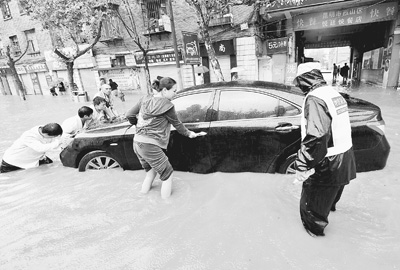 中央氣象臺繼續發布暴雨藍色預警 強降雨帶南移至黃淮