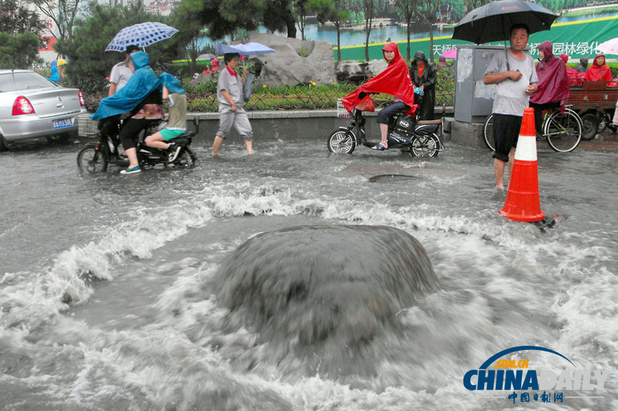 高清組圖：強降雨襲濟南 城區部分路段積水嚴重