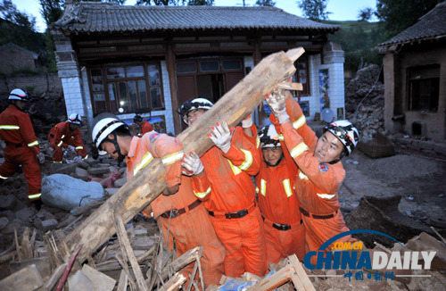 天水消防救援官兵晝夜奮戰(zhàn)在重災(zāi)區(qū)申都鄉(xiāng)