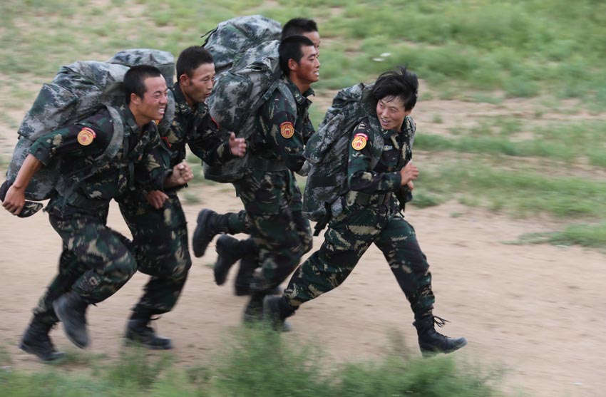 高清：我陸軍首支女子特戰連訓練剪影