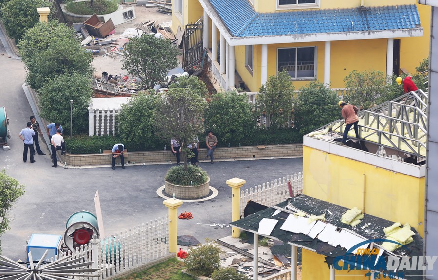 湖南衡陽(yáng)樓頂25棟違建別墅開(kāi)拆
