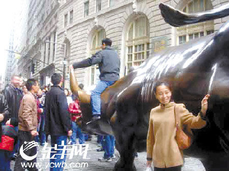 盤(pán)點(diǎn)被愛(ài)不釋手的雕塑 游客愛(ài)合照尷尬部位總被襲