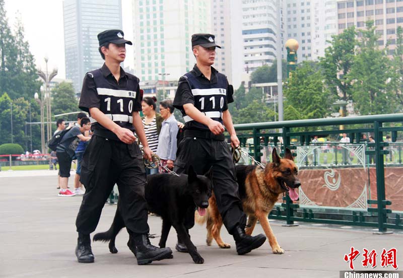 沈陽：新型警用電動巡邏車在全運(yùn)村上崗