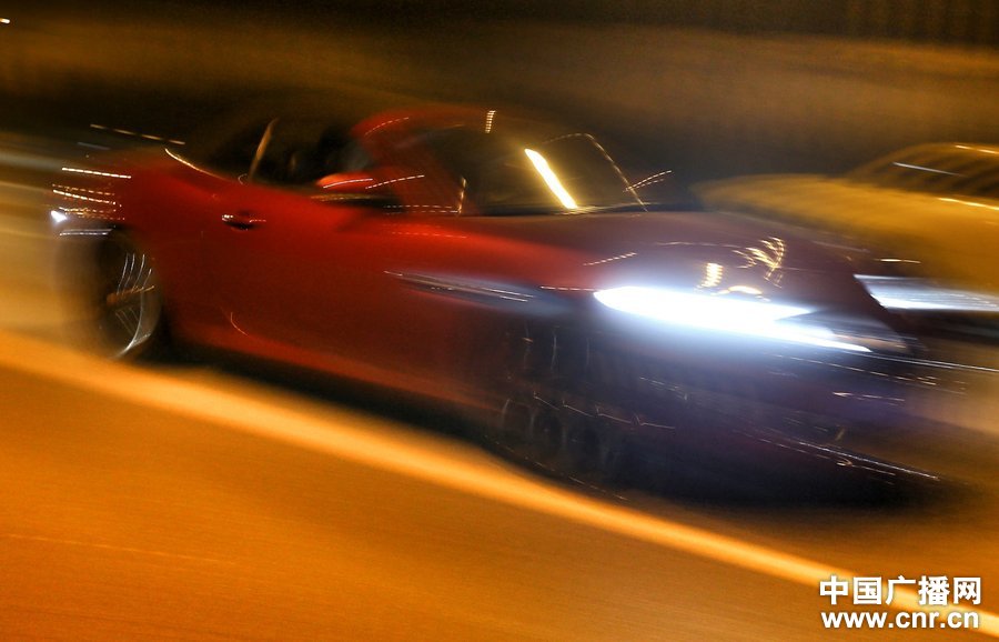 北京飆車黨深夜開豪車逆行競速 時速超150公里