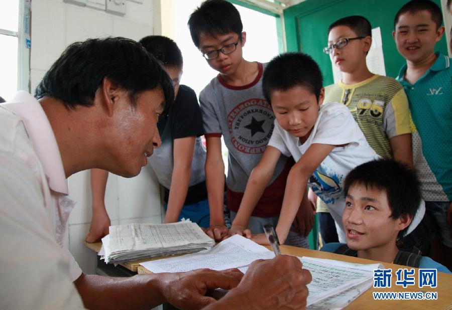 無腿少年“走”進新學校