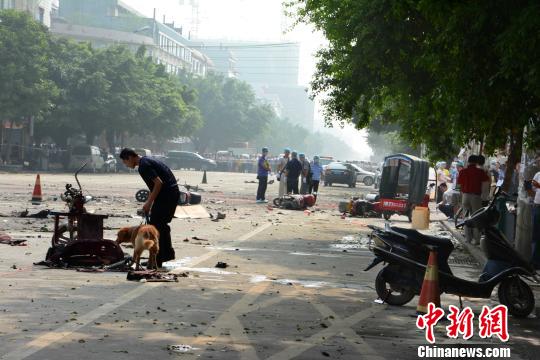桂林校園門口發生爆炸致2死17傷 學校已停課(組圖)