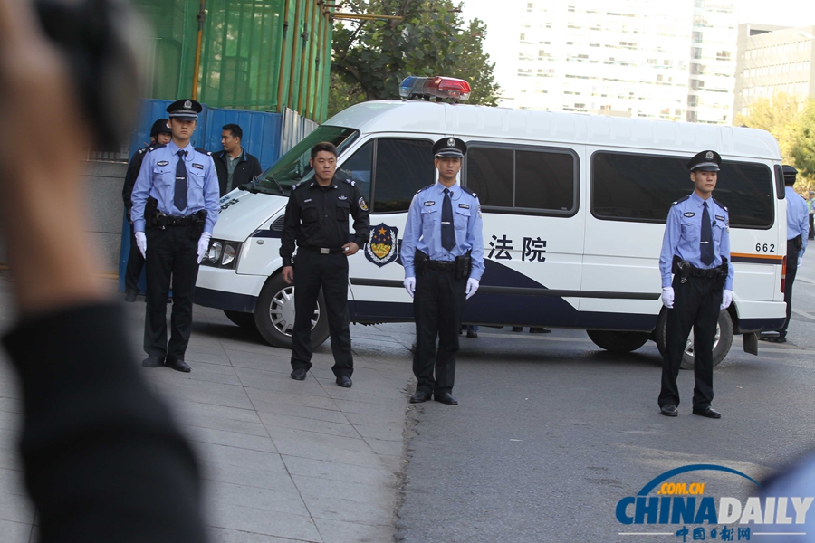 李某某等五人強奸案一審宣判 李某某獲刑10年