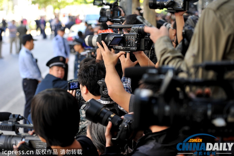 李某某等五人強(qiáng)奸案一審宣判 李某某獲刑10年