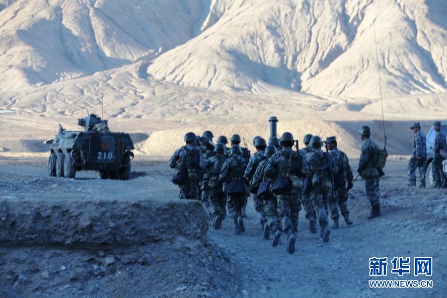 直擊解放軍萬人千車陸空協(xié)同高原大對(duì)抗